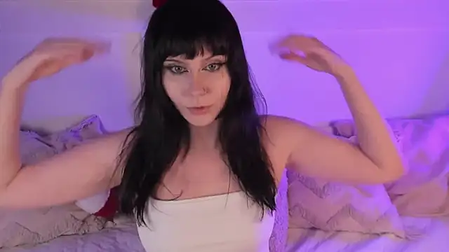 Snapshot of UnaMedison chatting on December 17, 2025, 2:22 pm UnaMedison online show from December 17, 2025, 2:22 pm