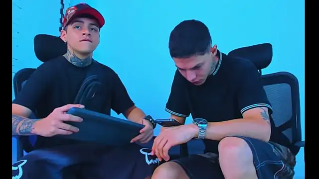 Snapshot of HOT_boy2025 chatting on November 16, 2025, 2:05 am HOT boy2025 online show from November 16, 2025, 2:05 am