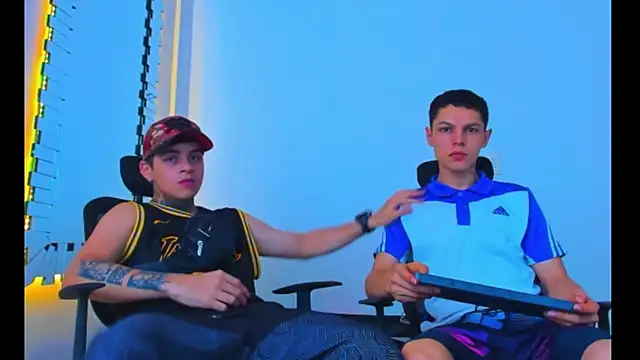 Snapshot of HOT_boy2025 chatting on November 30, 2025, 5:03 pm HOT boy2025 online show from November 30, 2025, 5:03 pm