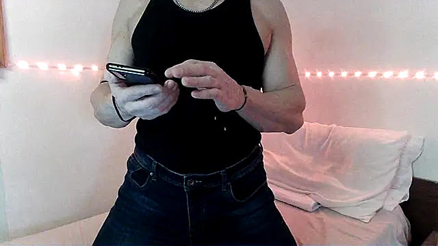 Snapshot of Alexx_Fit023 chatting on January 1, 2025, 8:58 pm Alexx Fit023 online show from January 1, 2025, 8:58 pm