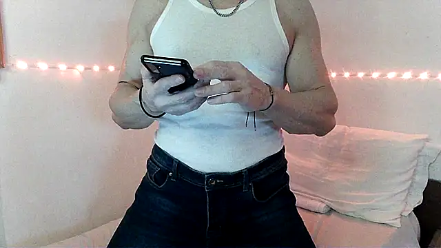 Snapshot of Alexx_Fit023 chatting on January 11, 2025, 2:58 pm Alexx Fit023 online show from January 11, 2025, 2:58 pm