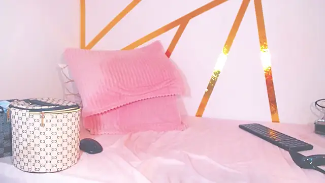 Snapshot of ScarletAbril chatting on November 13, 2025, 3:27 pm ScarletAbril online show from November 13, 2025, 3:27 pm