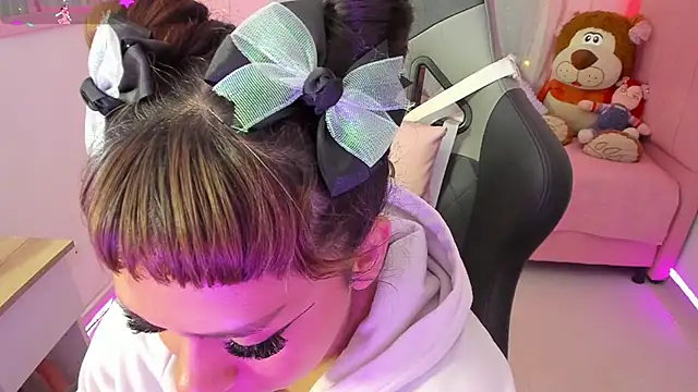 Snapshot of zoesullivan chatting on September 28, 2025, 10:33 am zoesullivan online show from September 28, 2025, 10:33 am