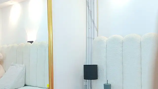 Snapshot of Juliabadlee chatting on October 3, 2025, 8:21 pm Juliabadlee online show from October 3, 2025, 8:21 pm