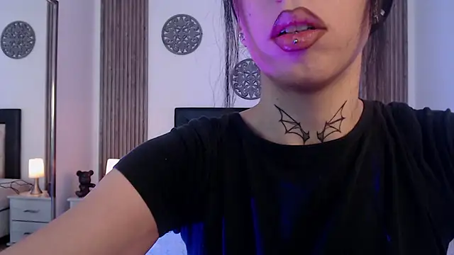 Julieta De Los Angeles online show from December 22, 2025, 3:39 am