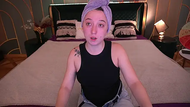 Snapshot of MonAmourrrR chatting on September 25, 2025, 5:46 am MonAmourrrR online show from September 25, 2025, 5:46 am