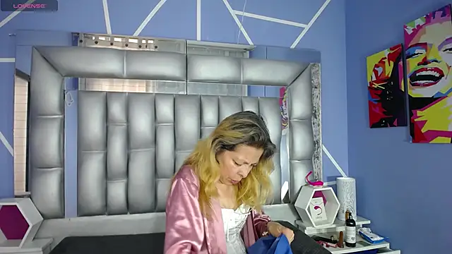 sophia ny online show from September 12, 2025, 1:33 pm