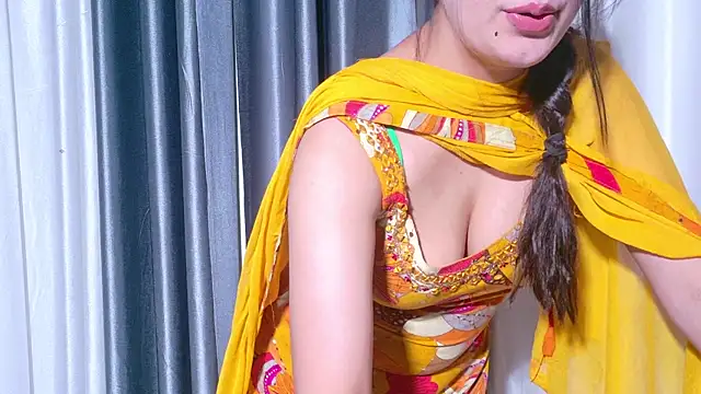 Snapshot of Aashika-Kaur chatting on April 27, 2026, 4:21 am Aashika-Kaur online show from April 27, 2026, 4:21 am
