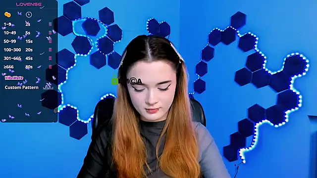 liana kisses online show from December 4, 2025, 8:08 pm