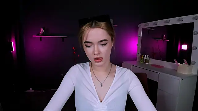 Snapshot of liana_kisses chatting on March 8, 2025, 11:18 pm liana kisses online show from March 8, 2025, 11:18 pm