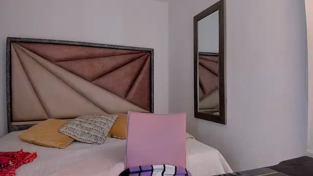 BarbaraKnox  online show from October 25, 2025, 9:48 pm