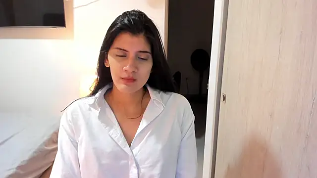 misstoya online show from September 19, 2025, 3:21 am