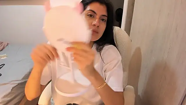 misstoya online show from September 20, 2025, 4:01 pm