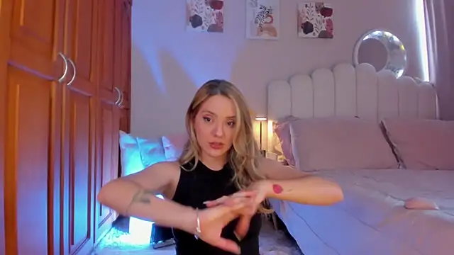 martinaaricci online show from March 3, 2026, 4:47 pm