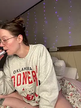 Sweetdee222x online show from September 28, 2025, 1:23 am