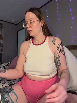 Sweetdee222x online show from February 2, 2026, 11:15 pm