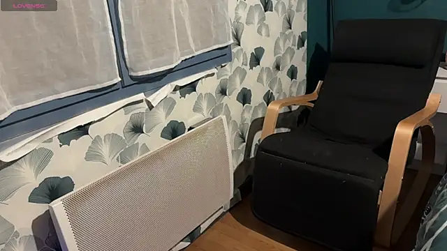 Snapshot of Nina_blain chatting on September 16, 2025, 7:09 am Nina blain online show from September 16, 2025, 7:09 am