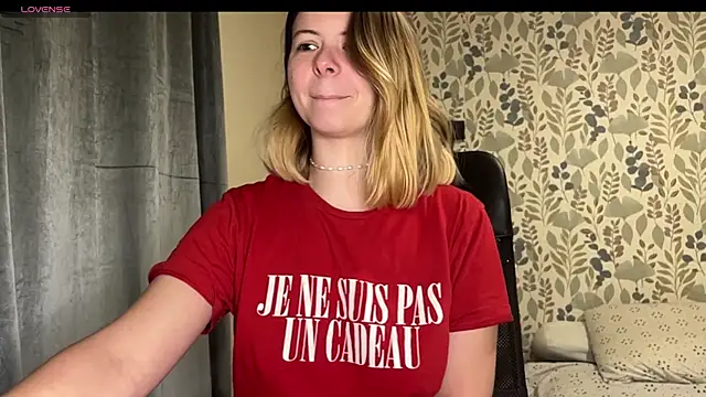 Snapshot of Nina_blain chatting on March 6, 2025, 8:41 am Nina blain online show from March 6, 2025, 8:41 am