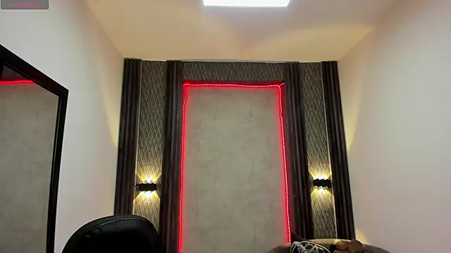 selene red  online show from March 20, 2025, 1:37 pm