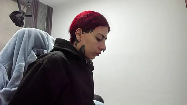 Snapshot of selene_red_ chatting on February 6, 2026, 1:23 am selene red online show from February 6, 2026, 1:23 am