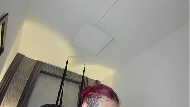 selene red  online show from December 15, 2025, 3:51 pm