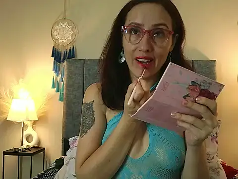 Snapshot of IberianMoonMK chatting on February 21, 2026, 5:26 pm IberianMoonMK online show from February 21, 2026, 5:26 pm