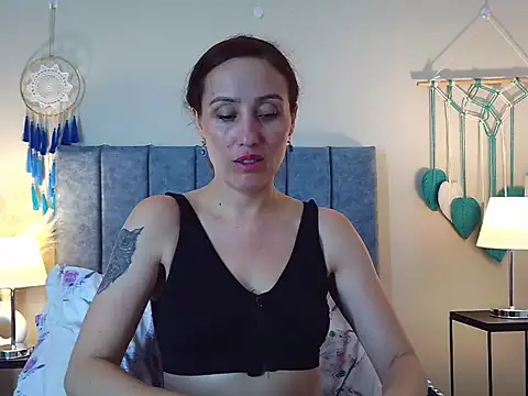 Snapshot of IberianMoonMK chatting on February 8, 2026, 5:32 pm IberianMoonMK online show from February 8, 2026, 5:32 pm