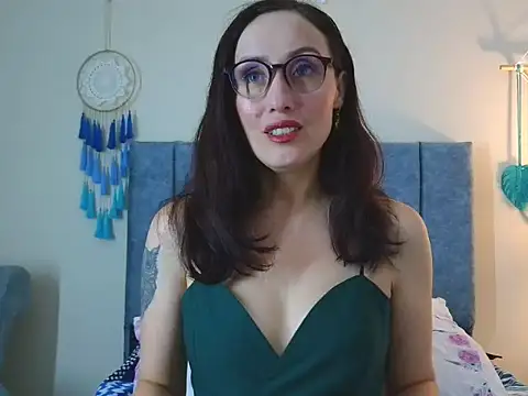 IberianMoonMK online show from October 18, 2025, 5:26 pm