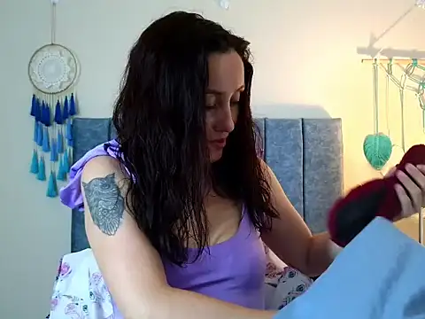 IberianMoonMK online show from October 9, 2025, 5:24 pm