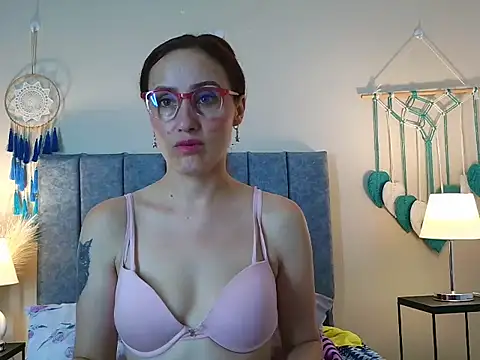 Snapshot of IberianMoonMK chatting on February 10, 2026, 11:20 am IberianMoonMK online show from February 10, 2026, 11:20 am