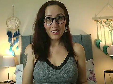 IberianMoonMK online show from April 17, 2026, 5:49 pm