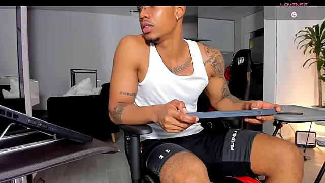 Snapshot of TROYWESLY- chatting on September 24, 2025, 1:46 am TROYWESLY- online show from September 24, 2025, 1:46 am