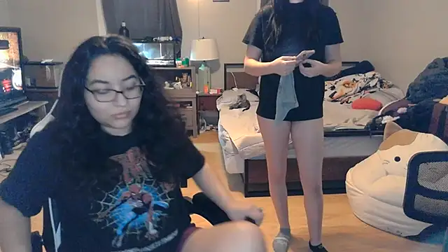 Snapshot of Elliewgfs chatting on March 8, 2025, 11:28 pm Elliewgfs online show from March 8, 2025, 11:28 pm