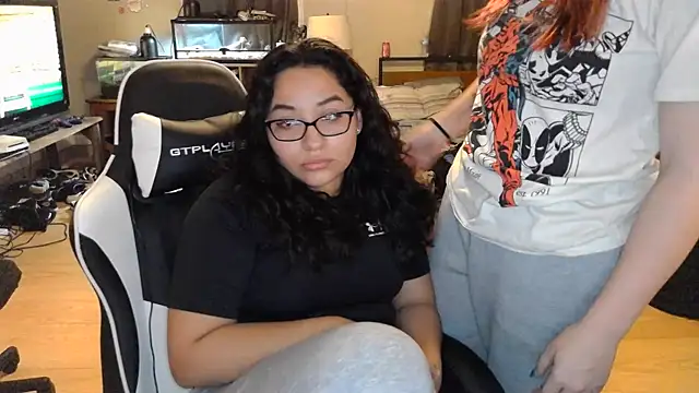 Snapshot of Elliewgfs chatting on December 15, 2024, 1:13 am Elliewgfs online show from December 15, 2024, 1:13 am