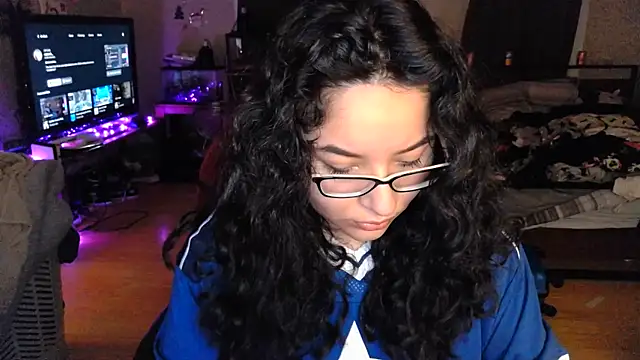 Snapshot of Elliewgfs chatting on December 16, 2024, 7:37 am Elliewgfs online show from December 16, 2024, 7:37 am