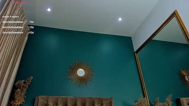 AprilWong online show from February 19, 2025, 12:33 pm