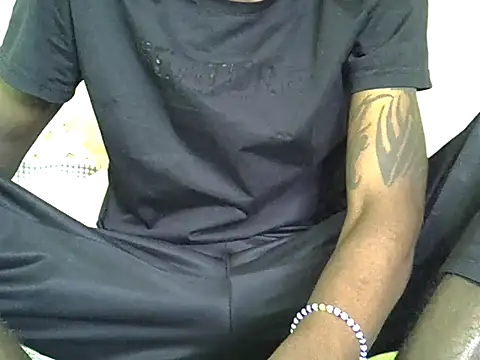 Snapshot of Delicious-D chatting on May 16, 2026, 6:23 am Delicious-D online show from May 16, 2026, 6:23 am