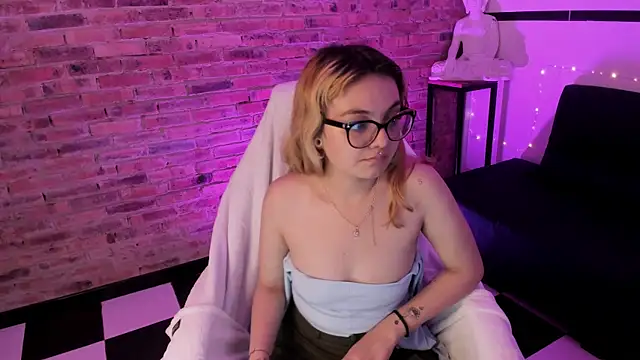 Snapshot of Sweet_Namii chatting on March 5, 2025, 2:36 am Sweet Namii online show from March 5, 2025, 2:36 am