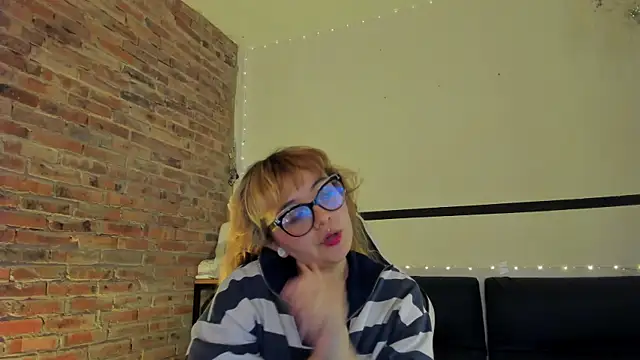 Snapshot of Sweet_Namii chatting on February 28, 2025, 9:47 am Sweet Namii online show from February 28, 2025, 9:47 am