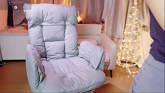 Momoever123456 online show from October 13, 2025, 2:29 pm