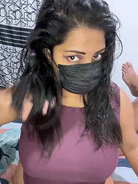 NOORA-GIRL online show from December 5, 2025, 1:43 pm