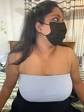 NOORA-GIRL online show from March 12, 2026, 1:00 am