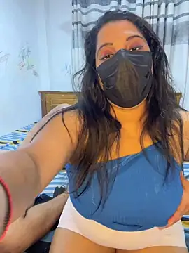 NOORA-GIRL online show from March 26, 2026, 2:43 am