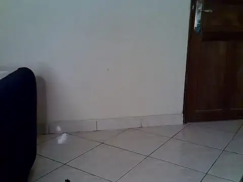 Snapshot of SWEETRENNE_ chatting on May 1, 2026, 10:37 pm SWEETRENNE online show from May 1, 2026, 10:37 pm