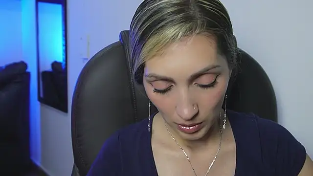 Snapshot of anny_sweet72 chatting on April 25, 2026, 11:57 am anny sweet72 online show from April 25, 2026, 11:57 am