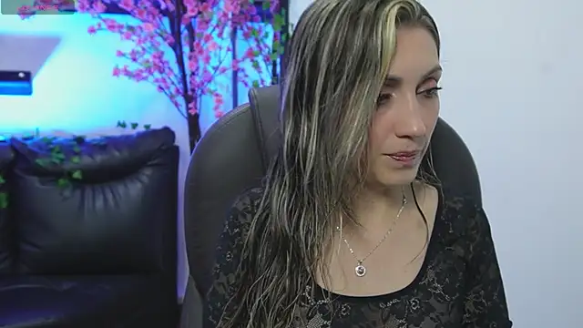 Snapshot of anny_sweet72 chatting on May 4, 2026, 12:19 pm anny sweet72 online show from May 4, 2026, 12:19 pm