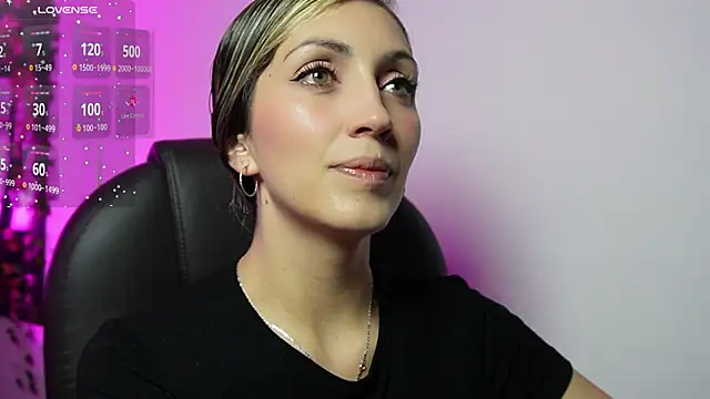 Snapshot of anny_sweet72 chatting on May 10, 2026, 11:47 am anny sweet72 online show from May 10, 2026, 11:47 am