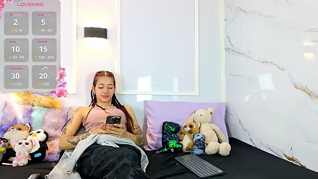 Snapshot of zorravioletta1 chatting on May 22, 2026, 2:37 pm zorravioletta1 online show from May 22, 2026, 2:37 pm