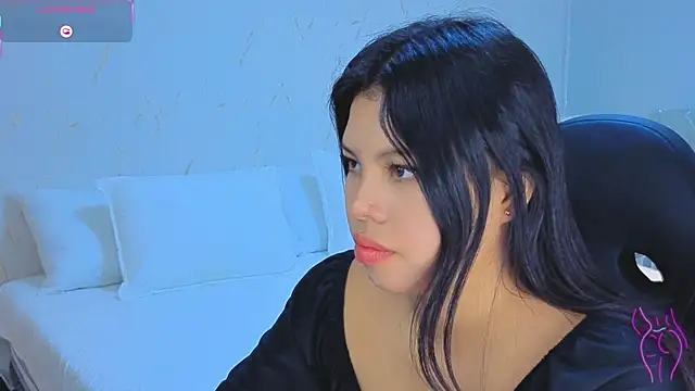 Snapshot of ISA__CUTEE chatting on October 6, 2025, 3:29 am ISA CUTEE online show from October 6, 2025, 3:29 am
