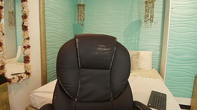 cherry chel online show from March 28, 2026, 6:53 pm